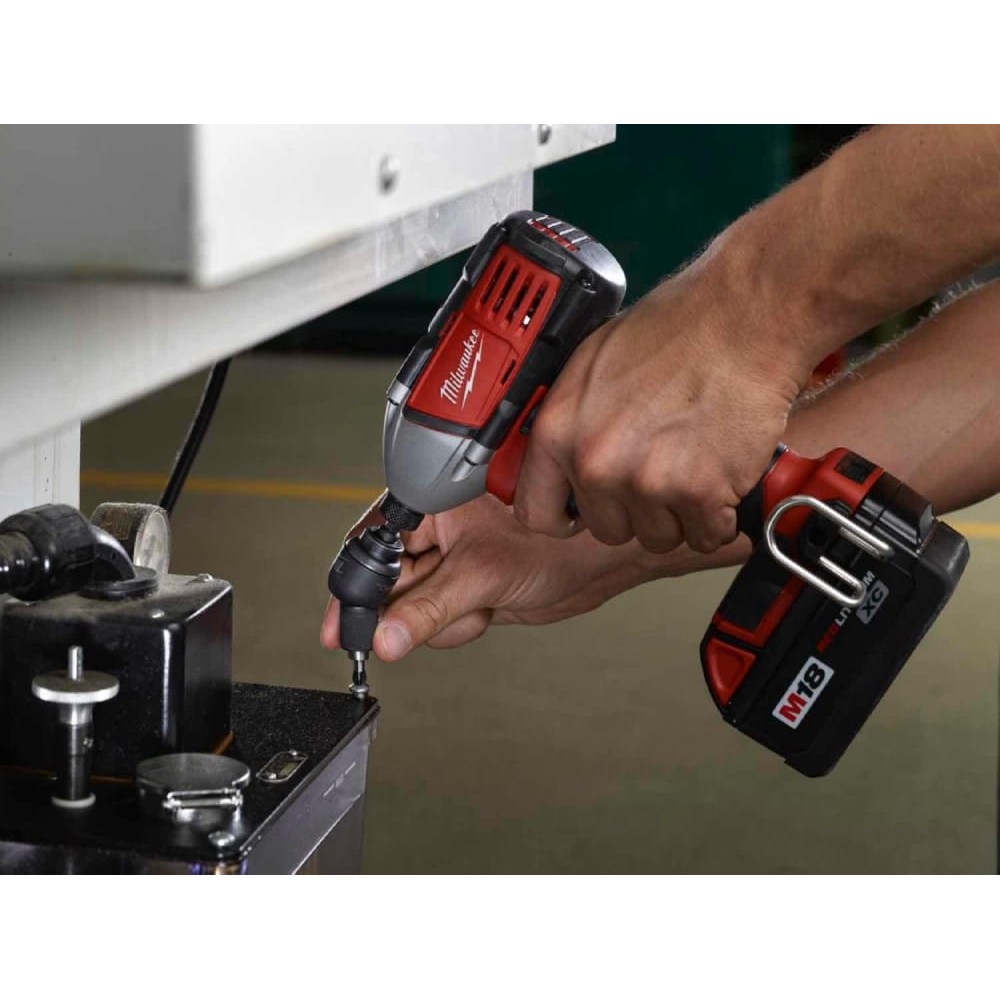 Угловая насадка KNUCKLE™SHOCKWAVE™ + 10 бит в комплекте  MILWAUKEE 4932459781