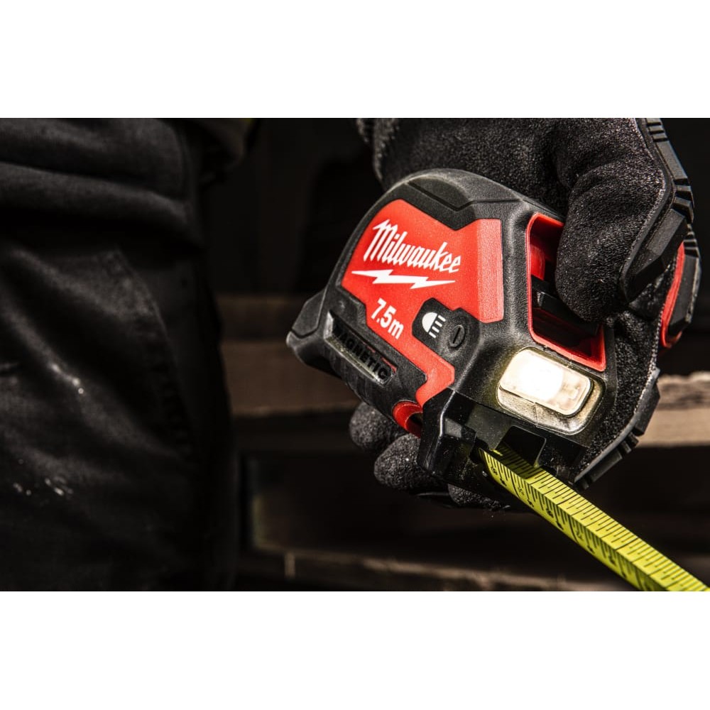Рулетка магнітна MAGNETIC MILWAUKEE з LED підсвічуванням, 7,5м, (30мм)