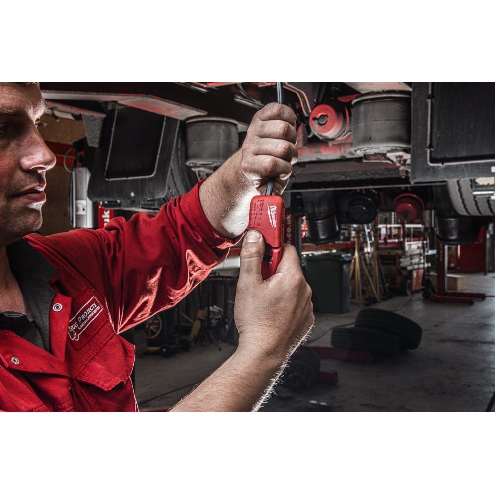 Інструмент для зачистки MILWAUKEE 4 в 1 для зачистки звичайних круглих та плоских кабелів.