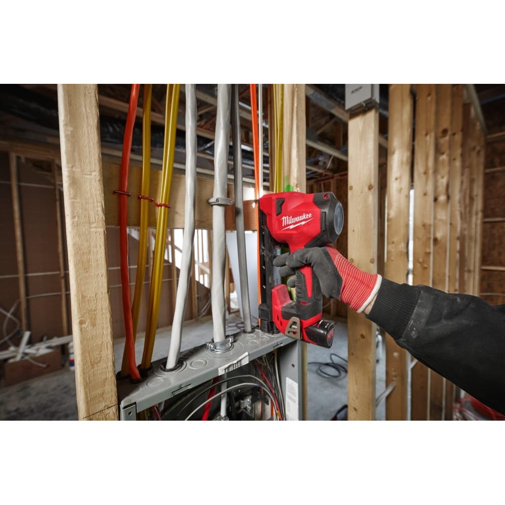 Степлер скобозабивний акумуляторний для кабелю MILWAUKEE M12 BCST-0 (каркас)