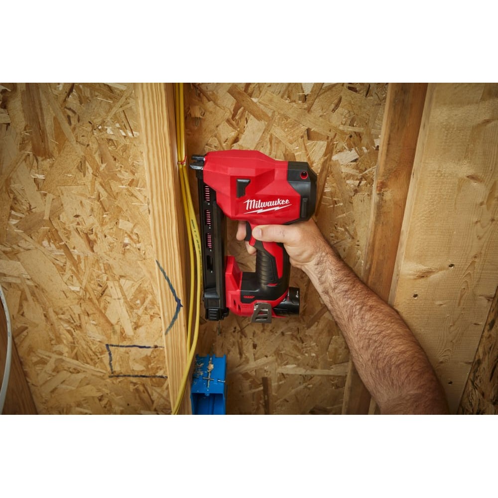 Степлер скобозабивний акумуляторний для кабелю MILWAUKEE M12 BCST-0 (каркас)