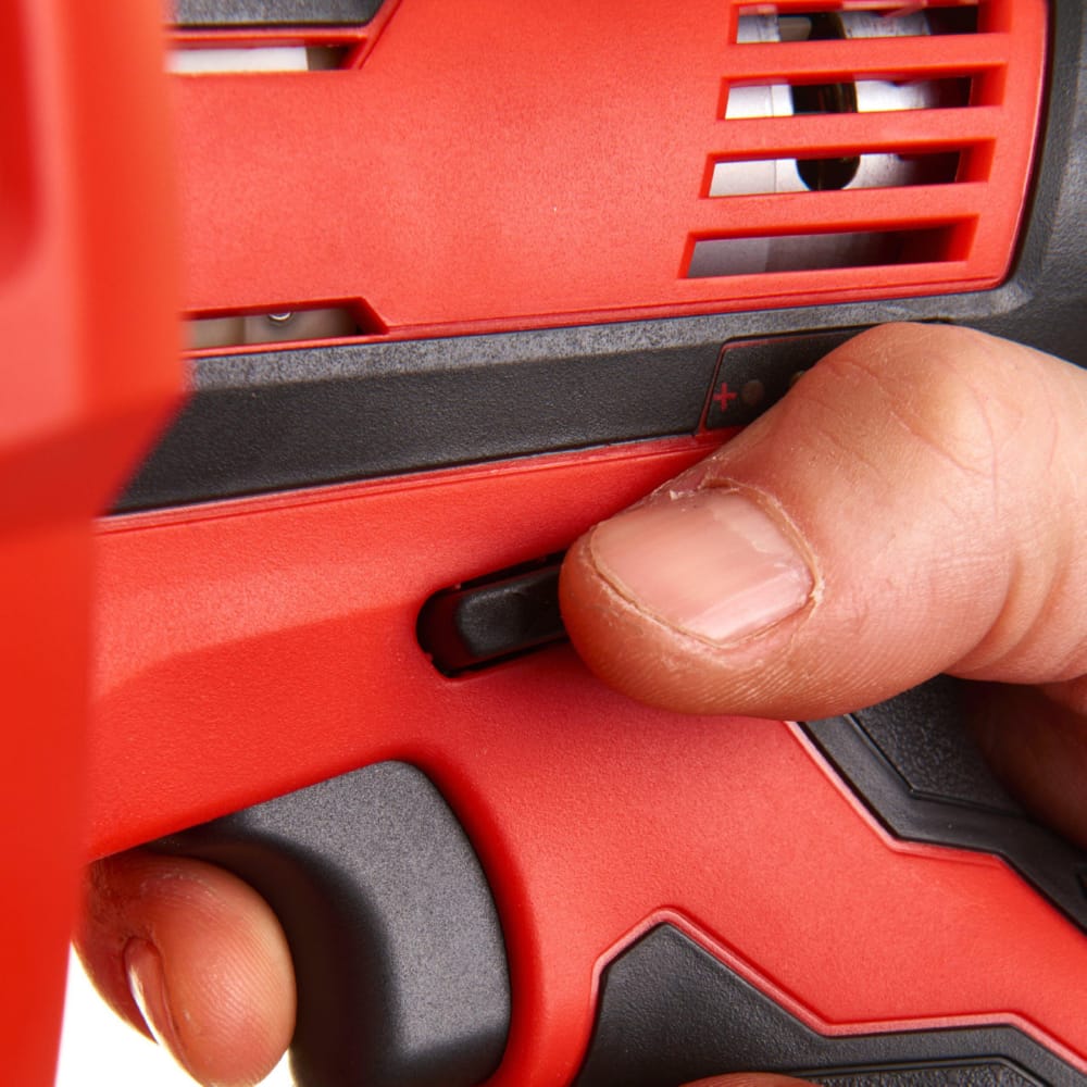 Машина прочисна акумуляторна MILWAUKEE M12 BDC8-202C трос 8м (ЗУ+2акк.Х2Ач+відро)