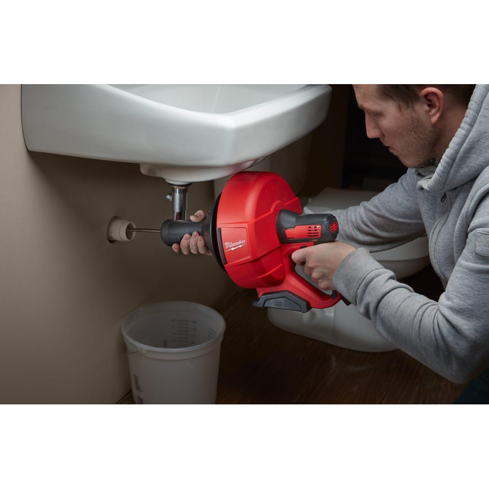 Машина прочисна акумуляторна MILWAUKEE M12 BDC8-202C трос 8м (ЗУ+2акк.Х2Ач+відро)
