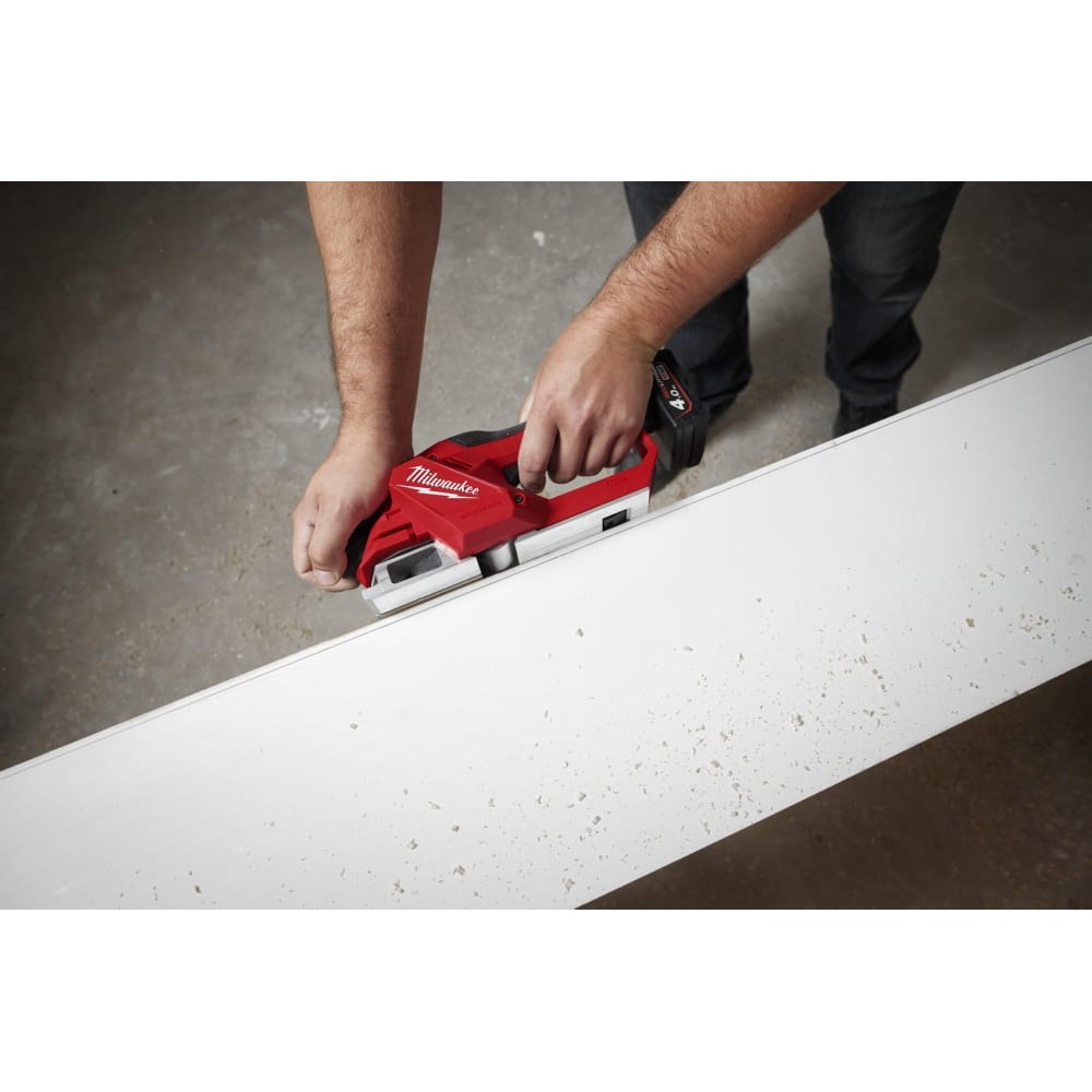 Рубанок акумуляторний безщітковий MILWAUKEE M12 BLP-402X (ЗУ+2акк.Х4Ач+HDкейс)