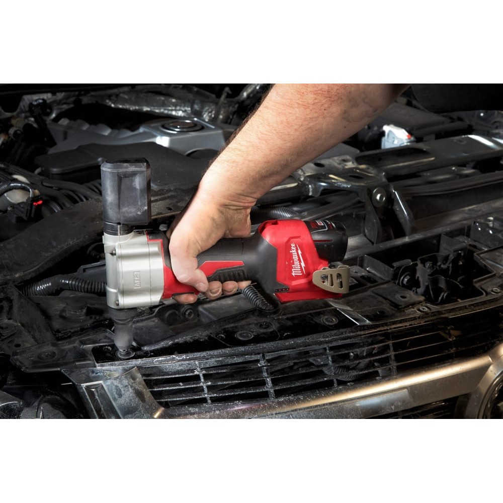 Заклепочник аккумуляторный MILWAUKEE M12 BPRT-201X Ø закл. 2,4-4,8мм (ЗУ+1акХ2ач+HDкейс)