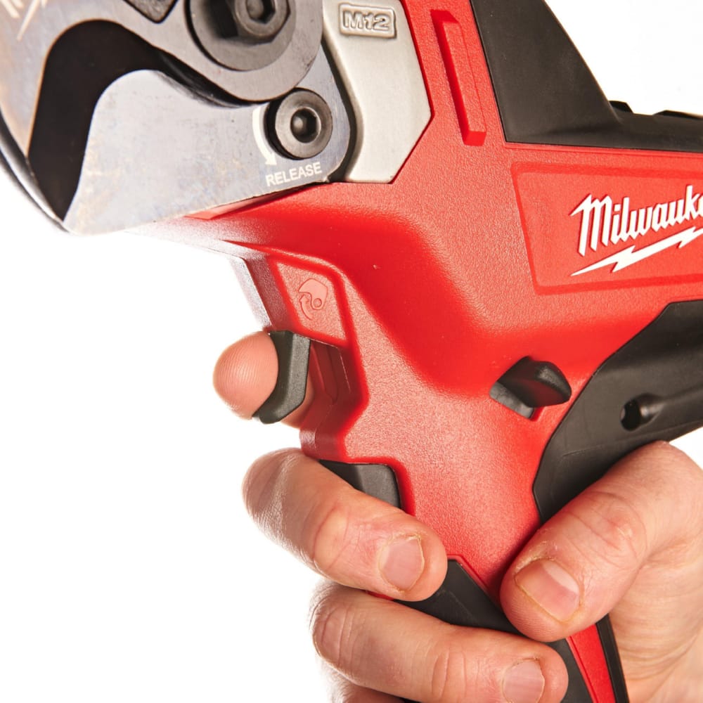 Кабелерез аккумуляторный MILWAUKEE M12 CC-0 до 32 мм