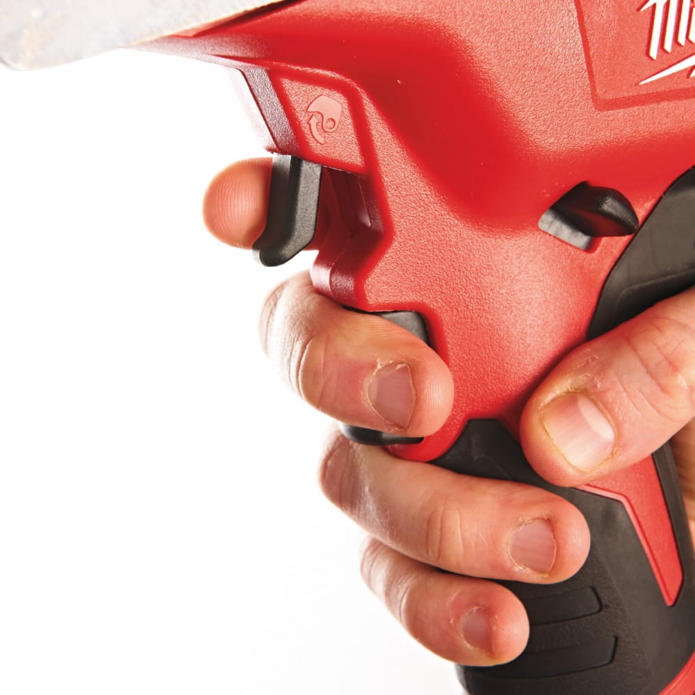 Кабелерез аккумуляторный MILWAUKEE M12 CC-0 до 32 мм