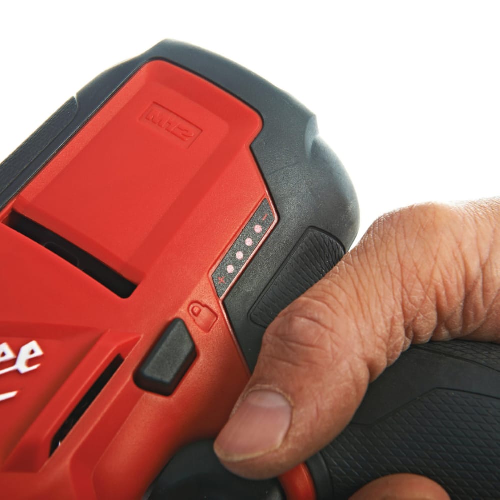 Пила шабельна акумуляторна MILWAUKEE M12 C12 HZ-202С (ЗУ+2акум.Х2Ач+кейс)
