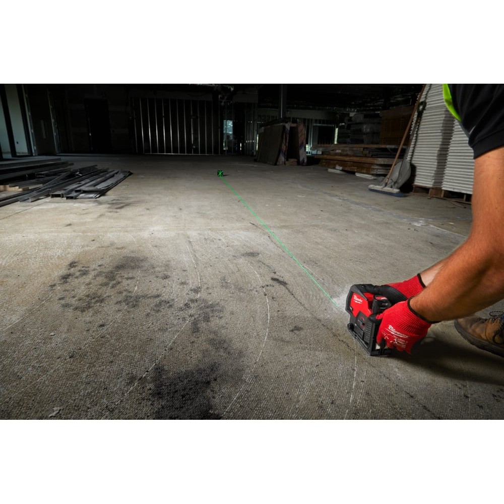 Нивелир линейно-точечный аккумуляторный MILWAUKEE M12 CLLP-301C (зелёный луч)