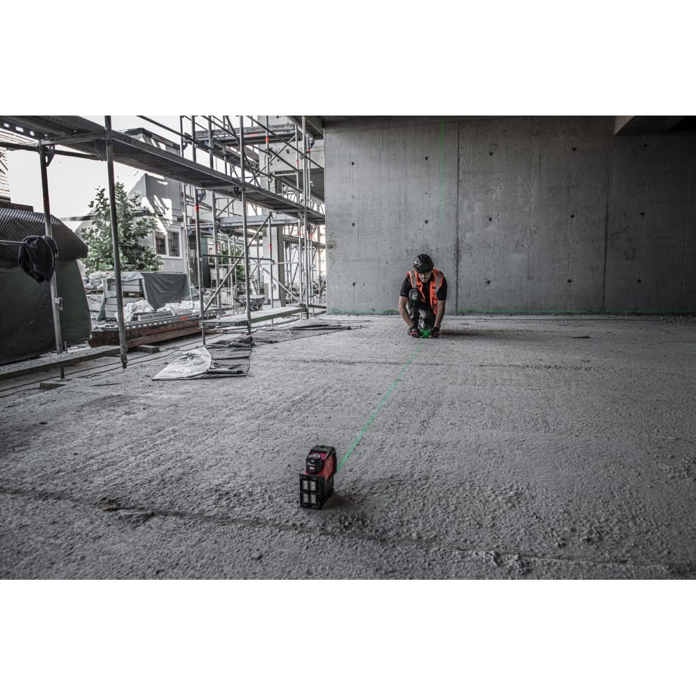 Нивелир линейно-точечный аккумуляторный MILWAUKEE M12 CLLP-301C (зелёный луч)