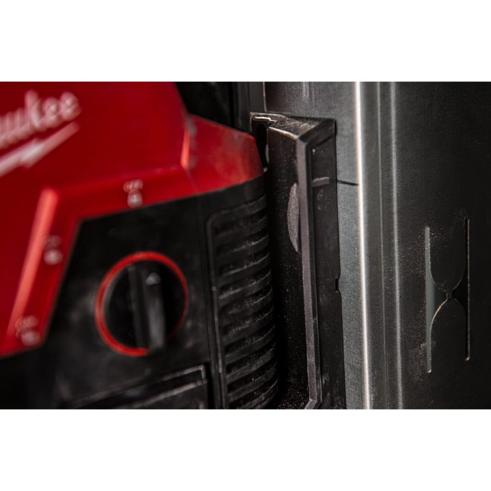 Нивелир линейно-точечный аккумуляторный MILWAUKEE M12 CLLP-301C (зелёный луч)