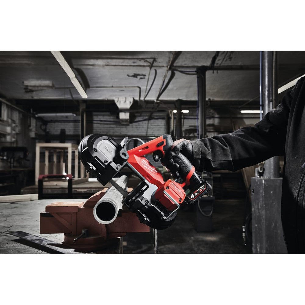 Пила стрічкова акумуляторна безщіткова MILWAUKEE M12 FBS64-402C (ЗУ+2акк.Х4Ач+кейс)