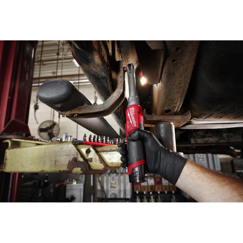 Трещётка аккумуляторная бесщёточная удлинённая MILWAUKEE 1/4\" (47 Нм) M12 FHIR14LR-0 (каркас)