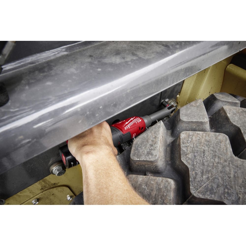 Трещётка аккумуляторная бесщёточная удлинённая MILWAUKEE 1/4\" (47 Нм) M12 FHIR14LR-0 (каркас)