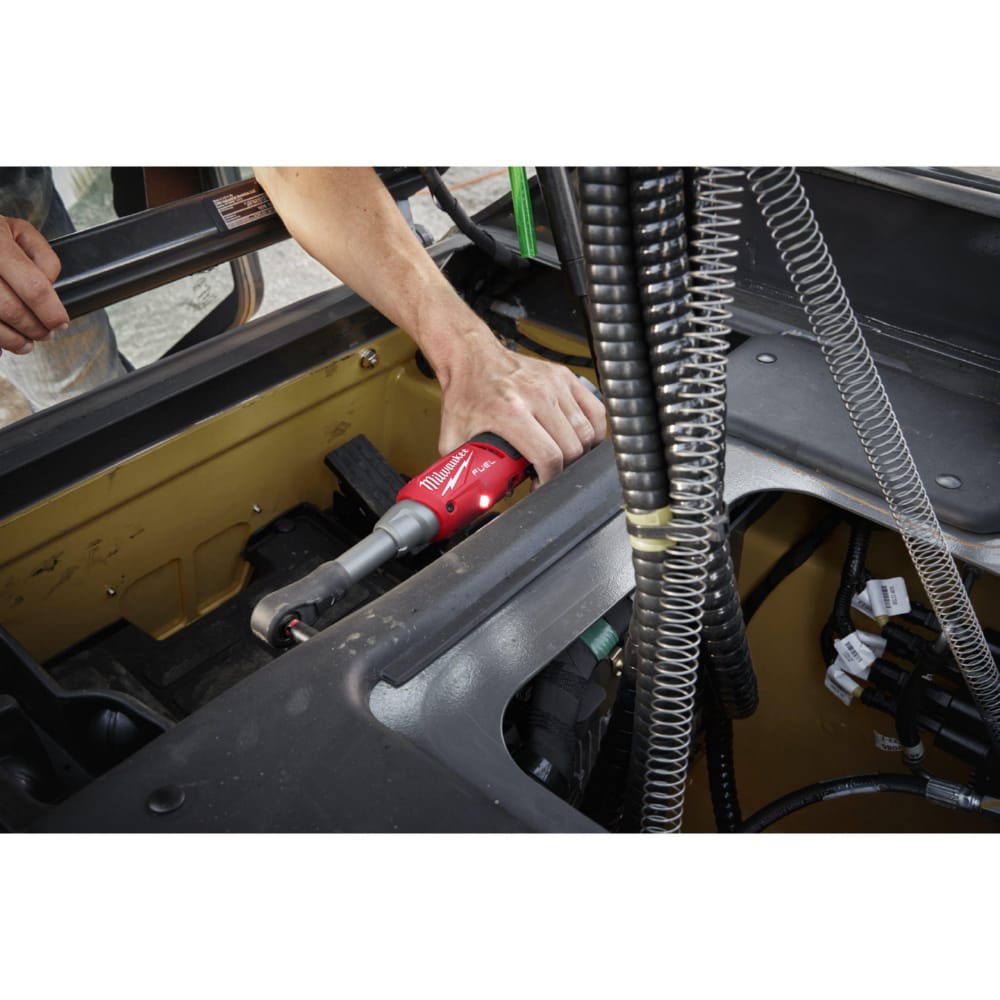 Трещётка аккумуляторная бесщёточная удлинённая MILWAUKEE 1/4\" (47 Нм) M12 FHIR14LR-0 (каркас)