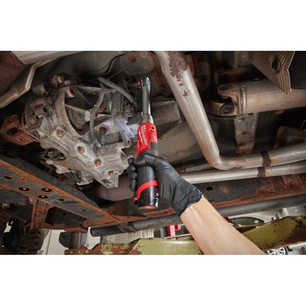 Трещётка аккумуляторная бесщёточная удлинённая MILWAUKEE 3/8\" (47 Нм) M12 2FHIR38LR-0 (каркас)