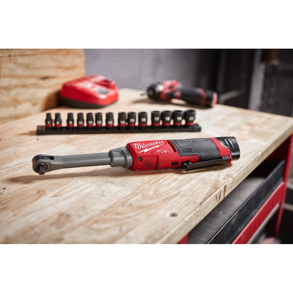 Трещётка аккумуляторная бесщёточная удлинённая MILWAUKEE 3/8\" (47 Нм) M12 2FHIR38LR-0 (каркас)
