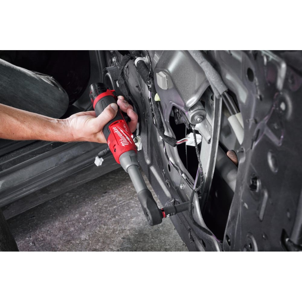 Трещётка аккумуляторная бесщёточная удлинённая MILWAUKEE 3/8\" (47 Нм) M12 2FHIR38LR-0 (каркас)
