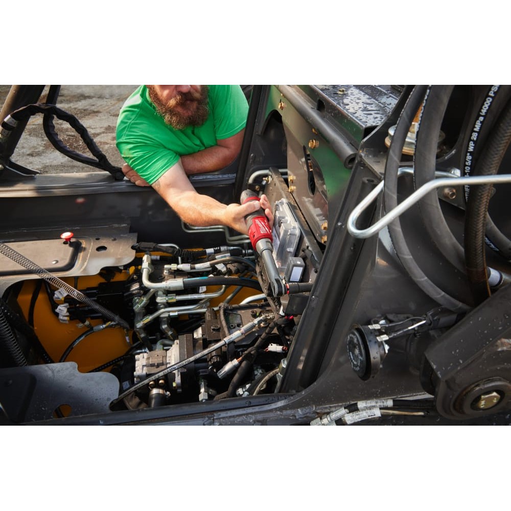 Трещётка аккумуляторная бесщёточная удлинённая MILWAUKEE 3/8\" (47 Нм) M12 2FHIR38LR-0 (каркас)