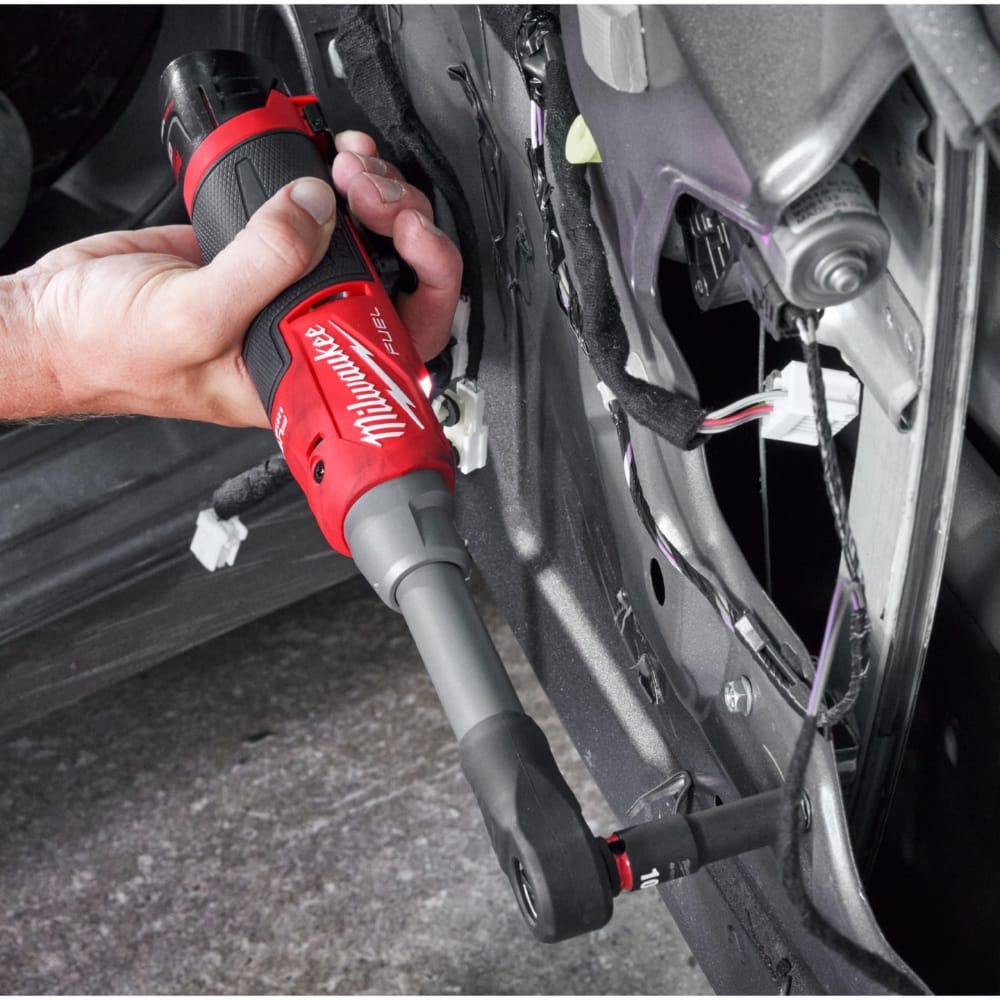 Трещётка аккумуляторная бесщёточная удлинённая MILWAUKEE 3/8\" (47 Нм) M12 2FHIR38LR-0 (каркас)