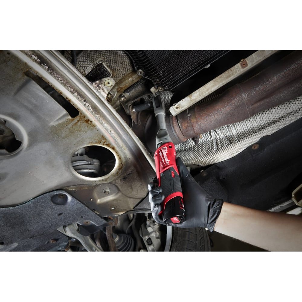 Трещётка аккумуляторная бесщёточная удлинённая MILWAUKEE 3/8\" (75 Нм) M12 FIR38LR-0 (каркас)