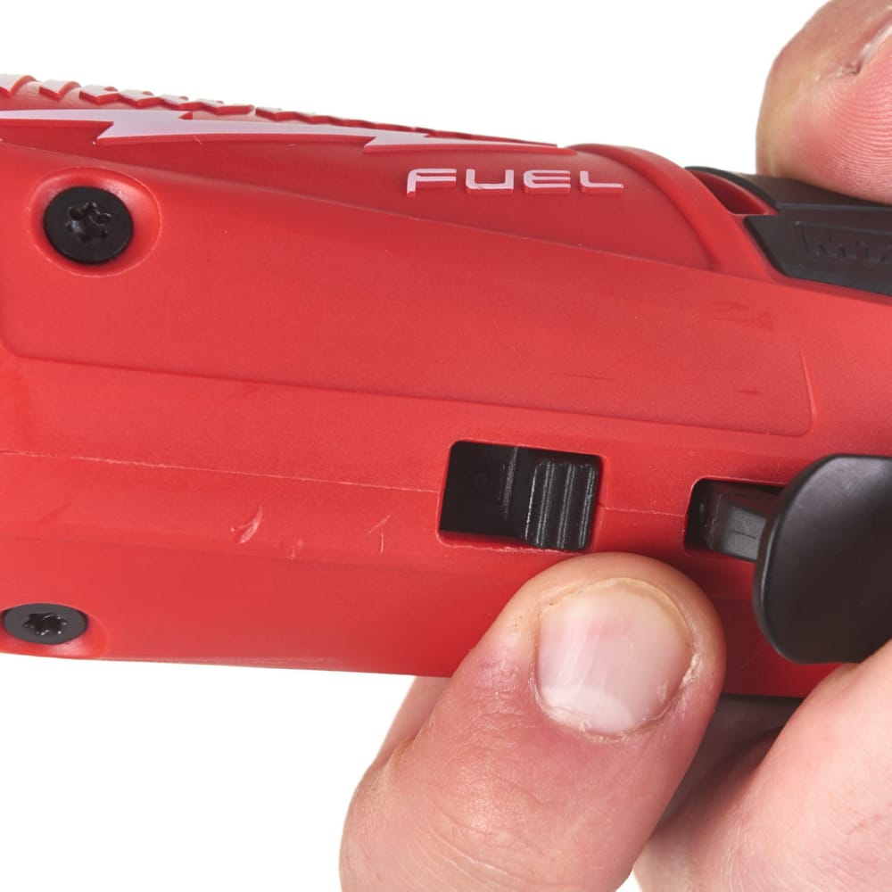 Трещётка аккумуляторная бесщёточная удлинённая MILWAUKEE 3/8\" (75 Нм) M12 FIR38LR-0 (каркас)