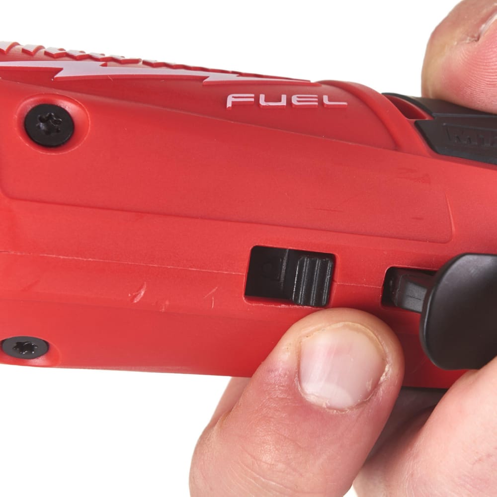 Трещётка аккумуляторная бесщёточная удлинённая MILWAUKEE 3/8\" (75 Нм) M12 FIR38LR-0 (каркас)