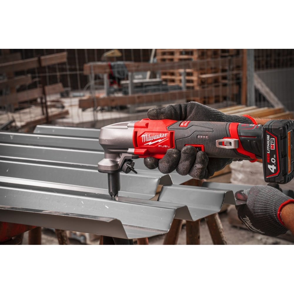 Ножницы по металлу аккумуляторные бесщёточный MILWAUKEE M12 FNB16-402X (ЗУ+2акк.Х4Ач+HDкейс)