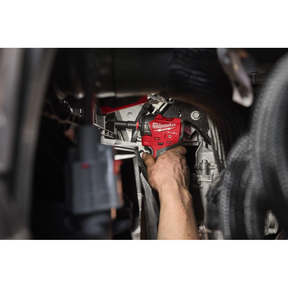 Гайковерт аккумуляторный бесщеточный MILWAUKEE 3/8'' (305 Нм) M12 FSCIWF38-252X, с кольцом