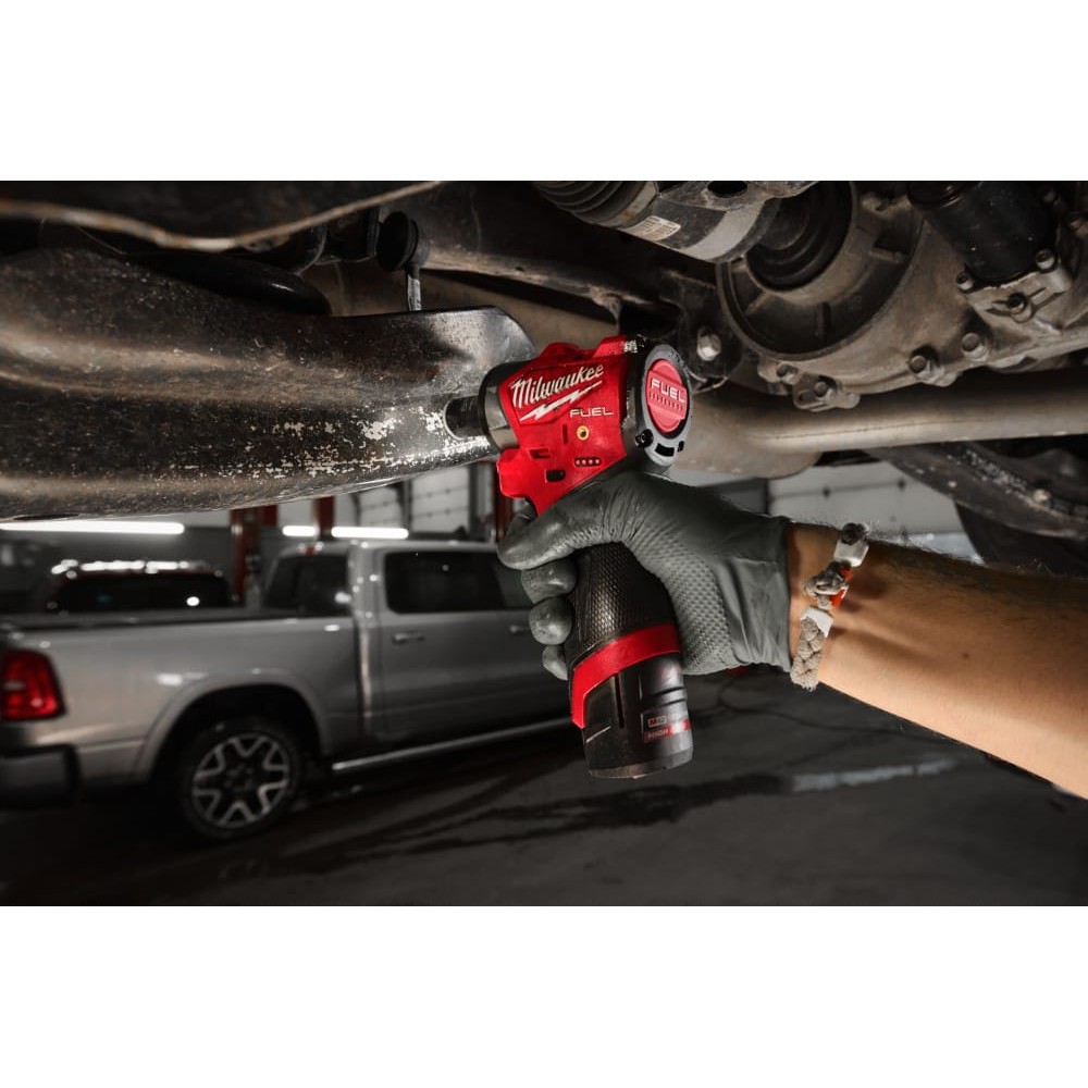 Гайковерт аккумуляторный бесщеточный MILWAUKEE 3/8'' (305 Нм) M12 FSCIWF38-252X, с кольцом
