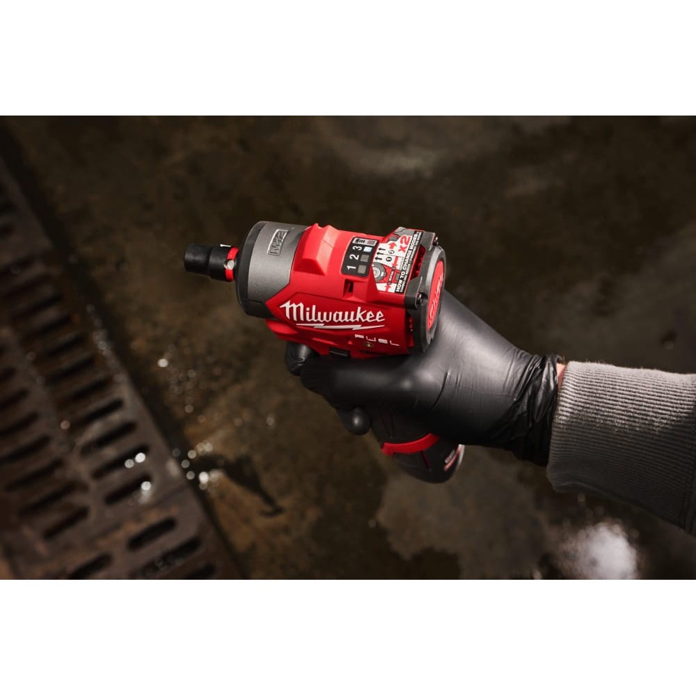 Гайковерт аккумуляторный бесщеточный MILWAUKEE 3/8'' (305 Нм) M12 FSCIWF38-252X, с кольцом