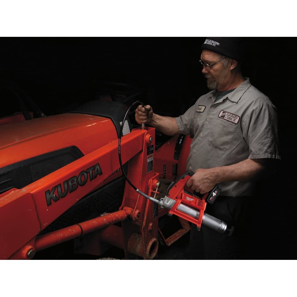 Шприц для смазки MILWAUKEE M12 GG-401B (ЗУ+1акк.Х4Ач+сумка)