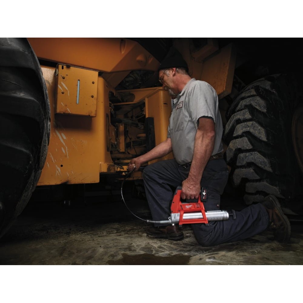 Шприц для смазки MILWAUKEE M12 GG-401B (ЗУ+1акк.Х4Ач+сумка)