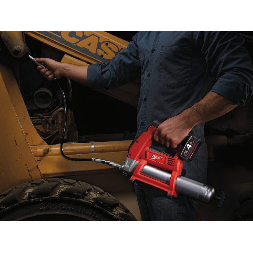 Шприц для смазки MILWAUKEE M12 GG-401B (ЗУ+1акк.Х4Ач+сумка)