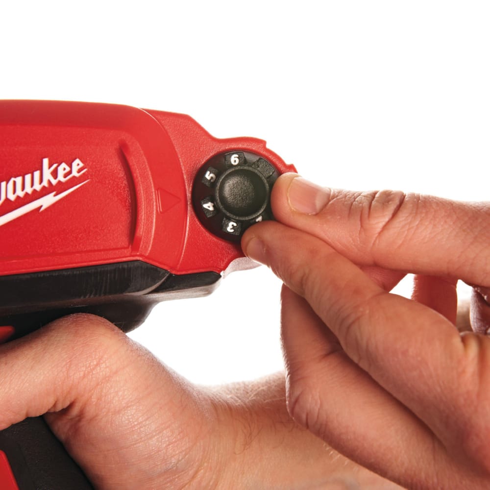 Пістолет для герметика акумуляторний MILWAUKEE M12 PCG/400A-201B (400мл) (ЗУ+1акк.Х2Ач+сумка)