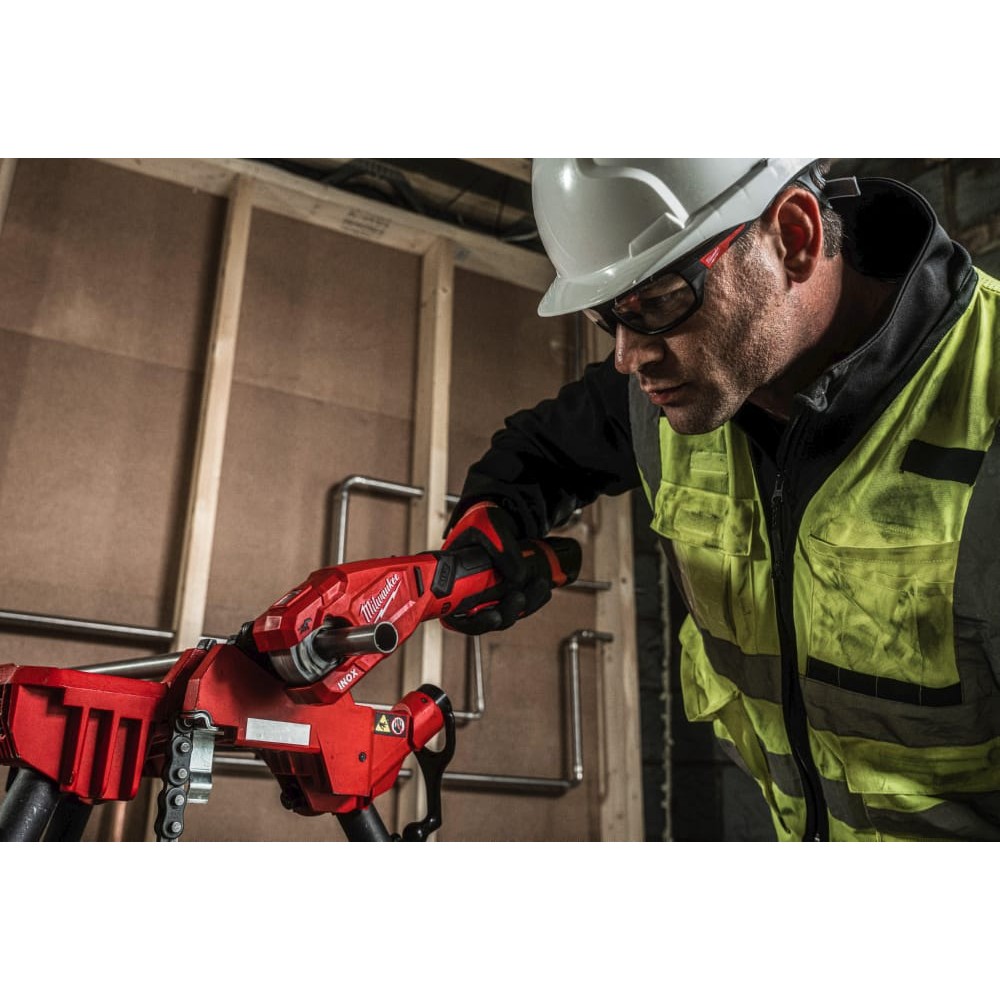 Труборез аккумуляторный по нержавеющей стали MILWAUKEE M12 PCSS-202C (ЗУ+2акк.Х2Ач+кейс)