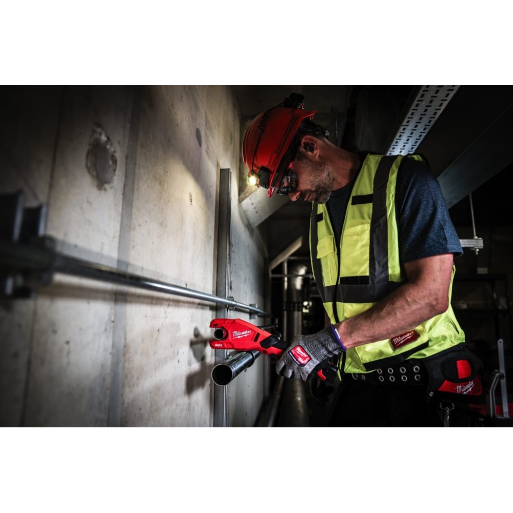 Труборез аккумуляторный по нержавеющей стали MILWAUKEE M12 PCSS-202C (ЗУ+2акк.Х2Ач+кейс)