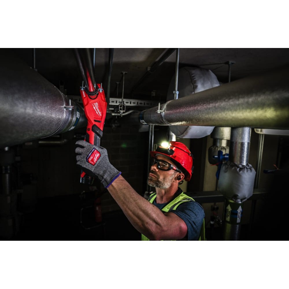 Труборез аккумуляторный по нержавеющей стали MILWAUKEE M12 PCSS-202C (ЗУ+2акк.Х2Ач+кейс)