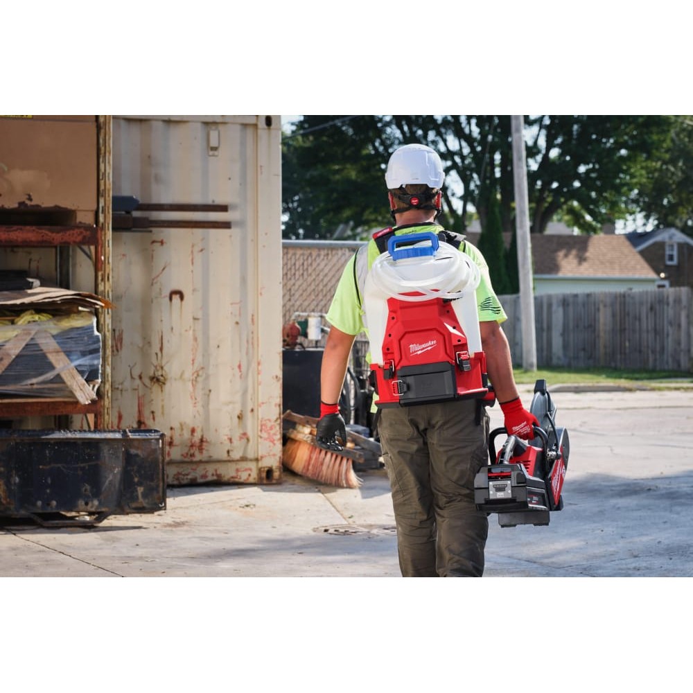 Обприскувач ранцевий акумуляторний (базова станція) MILWAUKEE M18 BBPFP2-301 (ЗП+1акк.Х3Ач)