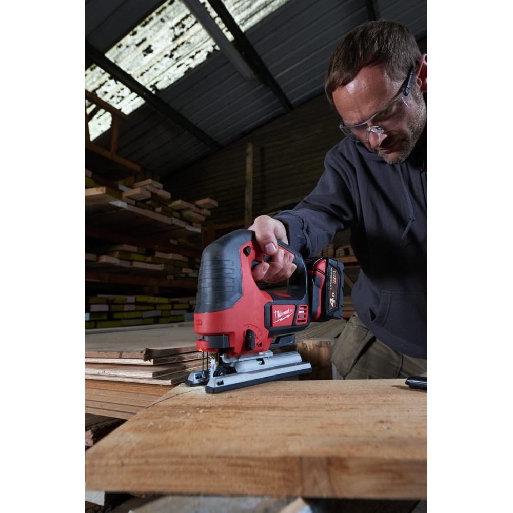 Пила лобзикова акумуляторна MILWAUKEE M18 BJS-402C (ЗУ+2акк.Х4Ач+кейс)