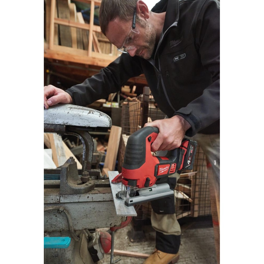 Пила лобзикова акумуляторна MILWAUKEE M18 BJS-402C (ЗУ+2акк.Х4Ач+кейс)