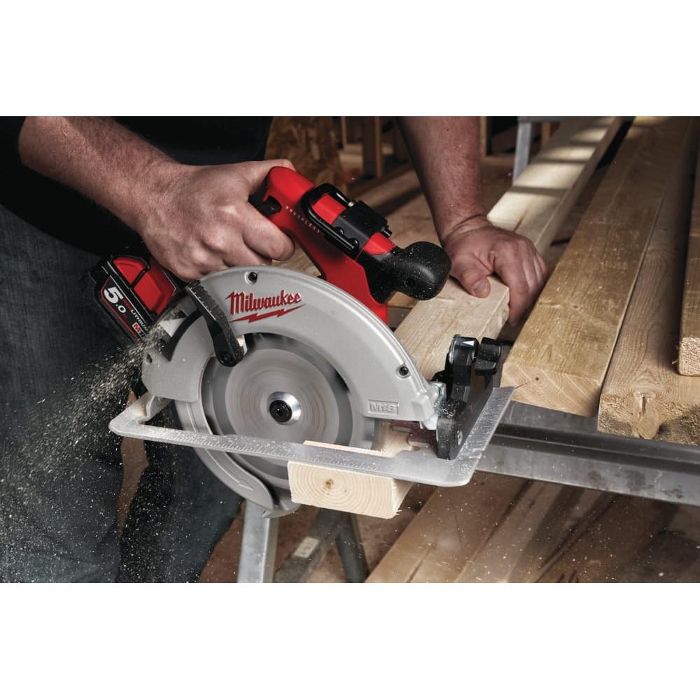 Пила дисковая аккумуляторная бесщеточная MILWAUKEE M18 BLCS66-502X Ø165мм (ЗУ+2акк.Х5Ач+HDкейс)
