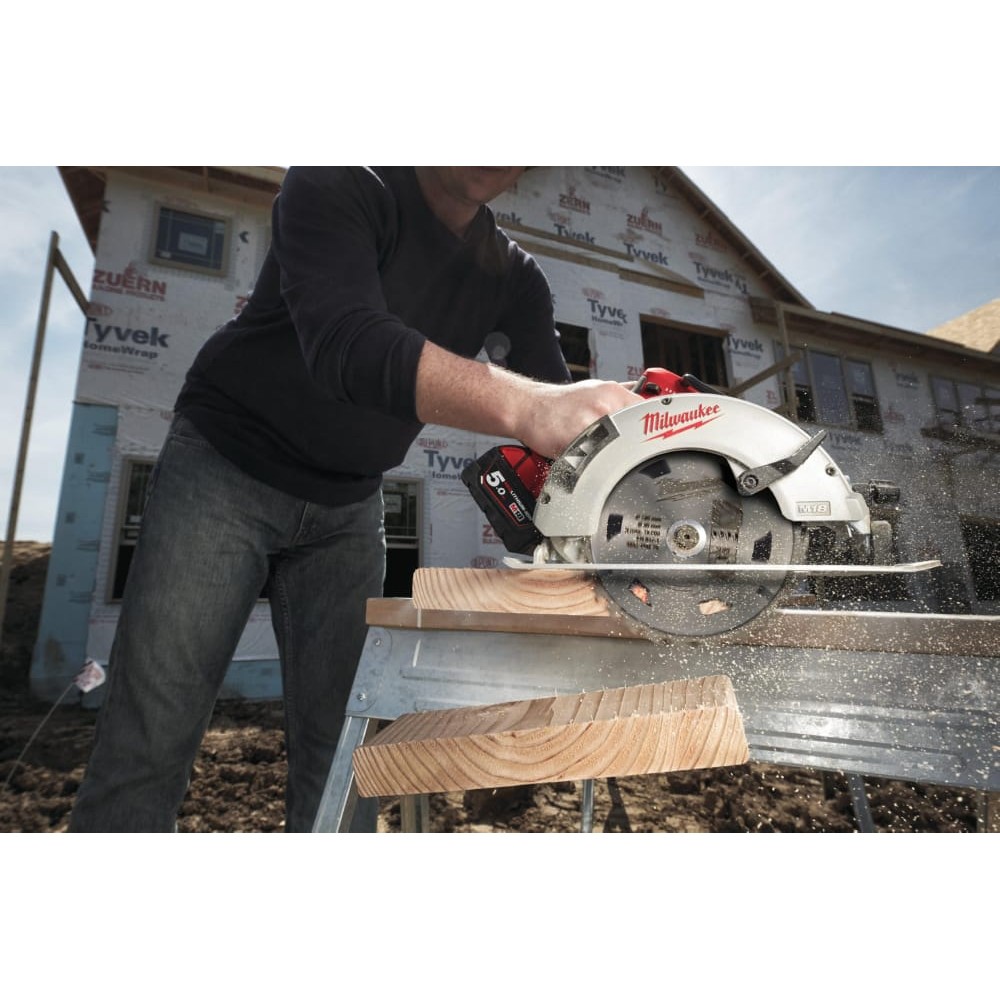 Пила дисковая аккумуляторная бесщеточная MILWAUKEE M18 BLCS66-502X Ø165мм (ЗУ+2акк.Х5Ач+HDкейс)
