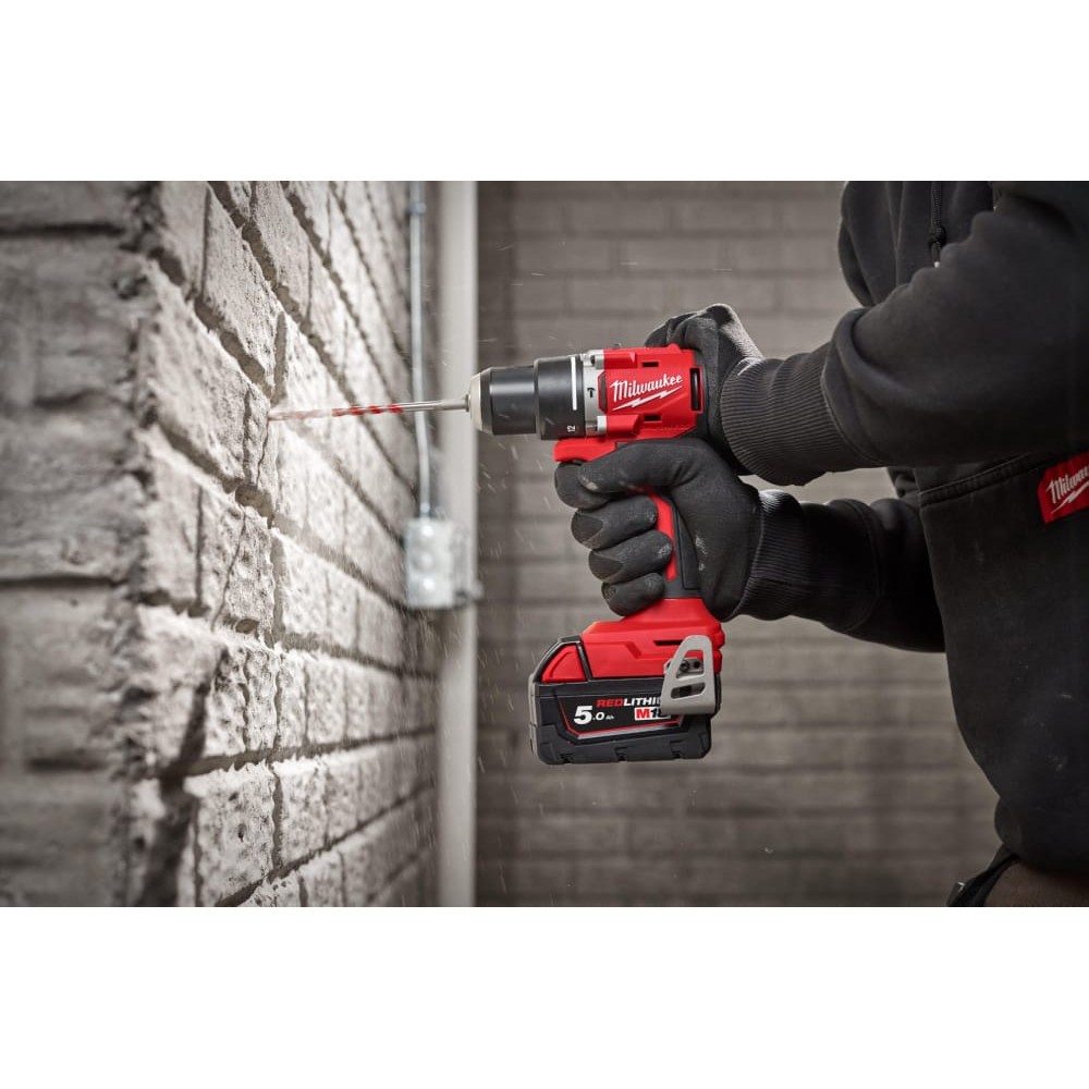 Дриль-шуруповерт акумуляторна безщіткова ударна MILWAUKEE M18 BLPDRC-502C (60Нм) (ЗУ+2Х5Ач+кейс)