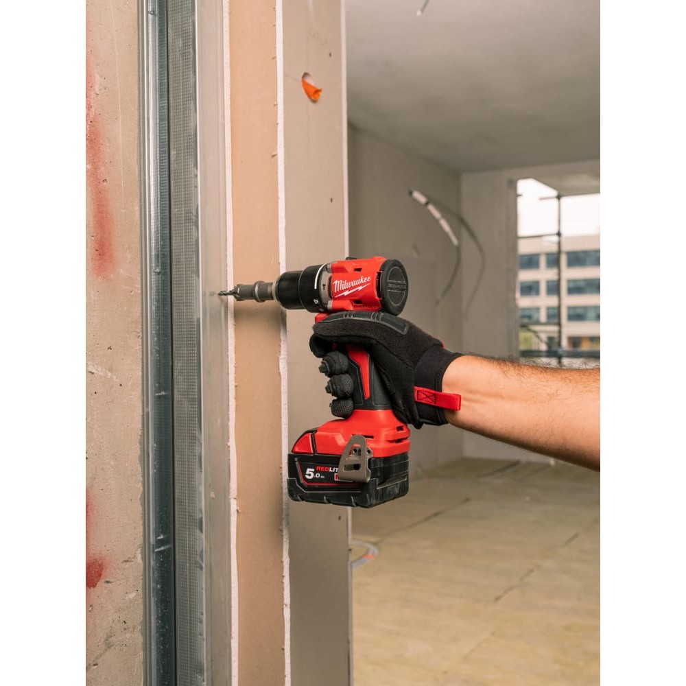 Дриль-шуруповерт акумуляторна безщіткова ударна MILWAUKEE M18 BLPDRC-502C (60Нм) (ЗУ+2Х5Ач+кейс)
