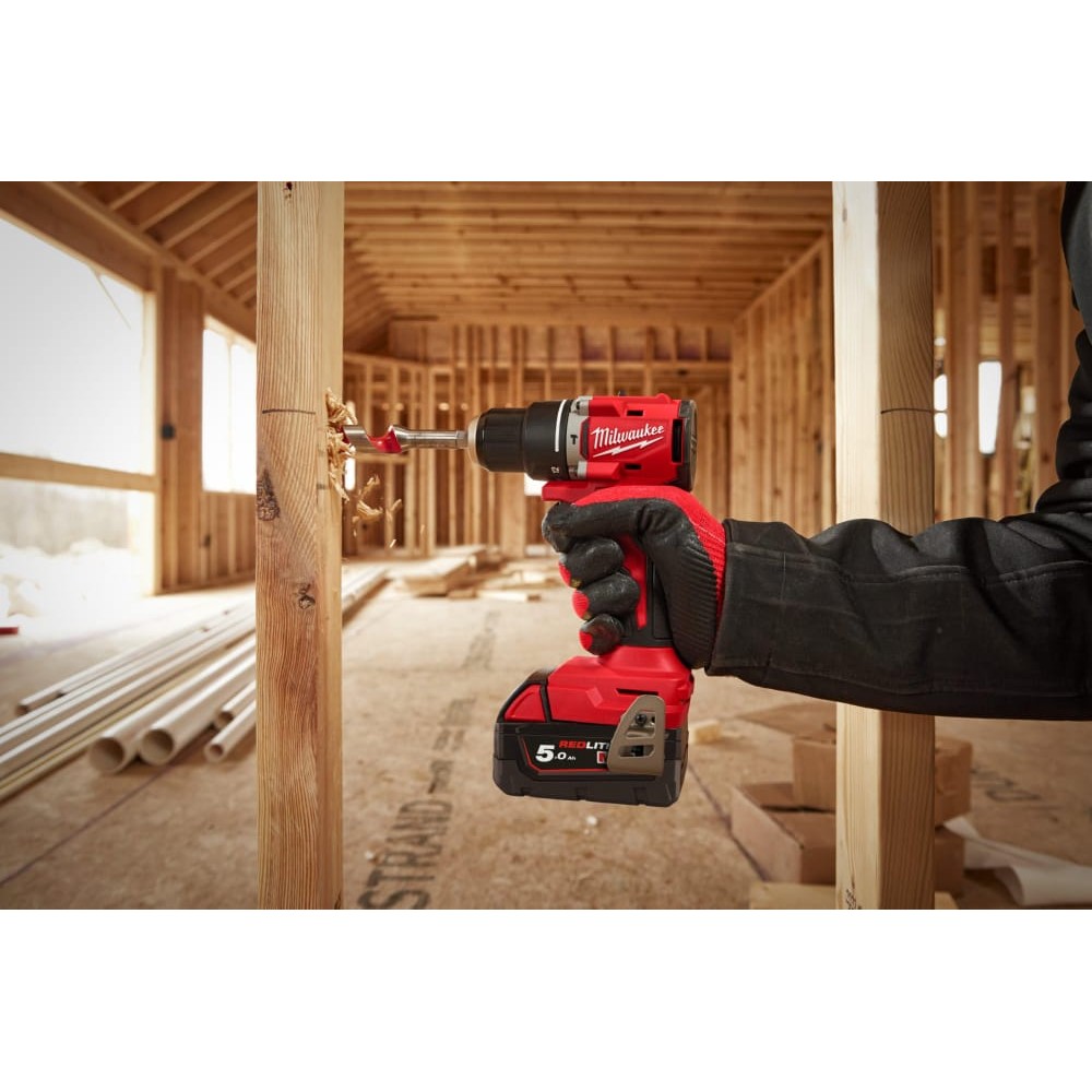 Дриль-шуруповерт акумуляторна безщіткова ударна MILWAUKEE M18 BLPDRC-502C (60Нм) (ЗУ+2Х5Ач+кейс)