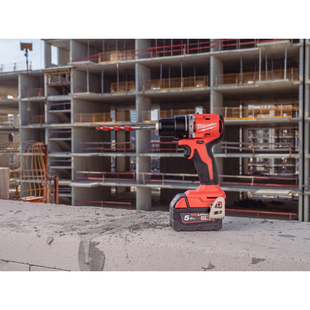 Дриль-шуруповерт акумуляторна безщіткова ударна MILWAUKEE M18 BLPDRC-502C (60Нм) (ЗУ+2Х5Ач+кейс)