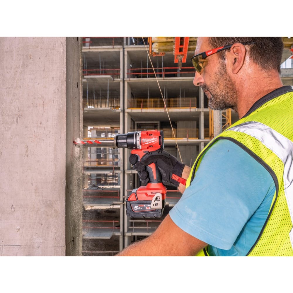 Дриль-шуруповерт акумуляторна безщіткова ударна MILWAUKEE M18 BLPDRC-502C (60Нм) (ЗУ+2Х5Ач+кейс)