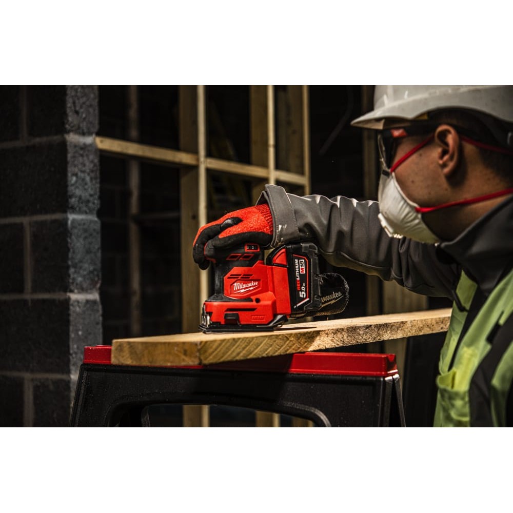 Шліфмашина вібраційна акумуляторна MILWAUKEE M18 BQSS-502B (ЗУ+2акк.Х5Ач+сумка)