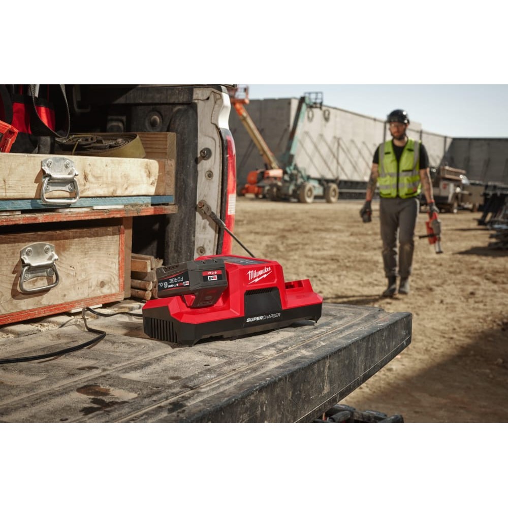Зарядний пристрій MILWAUKEE M18 DBSC Dual SUPER CHARGER (заміна на 4932498557)